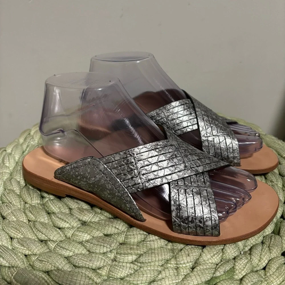 NEW Trask Hurricane Crossover Metallic Silver Leather Slip On Flat Sandals 7.5